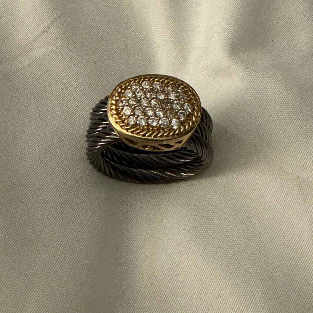 Beautiful Ring - Picture 2 of 5